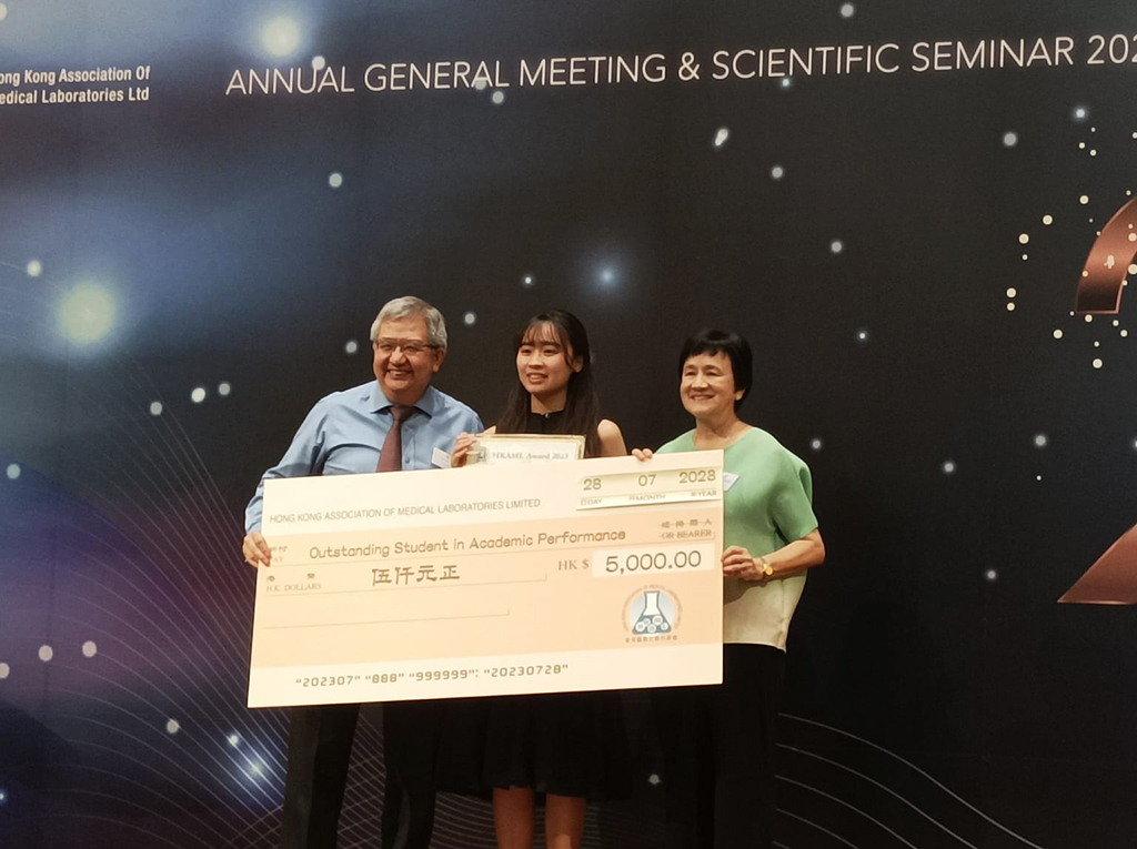 Mr Alex LI, HKAML Chairperson (left), Mrs Marianne LEUNG, HKAML Vice-Chairperson (right) presented the certificate of Outstanding Academic Performance to our BMS student Ms Ingrid Wai MAN (middle) at the AGM of HKAML on 28 July 2023.
