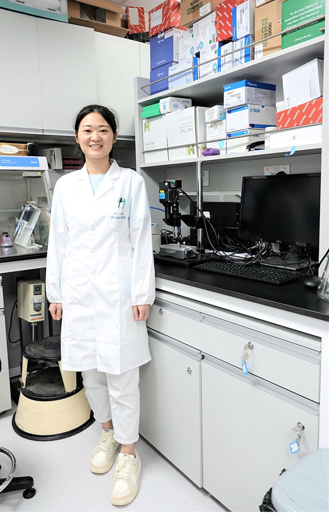 Dr Yujie Pu, pictured here in the lab supervised by Prof. Yu Huang, obtained the NSFC – Young Scientists Fund.