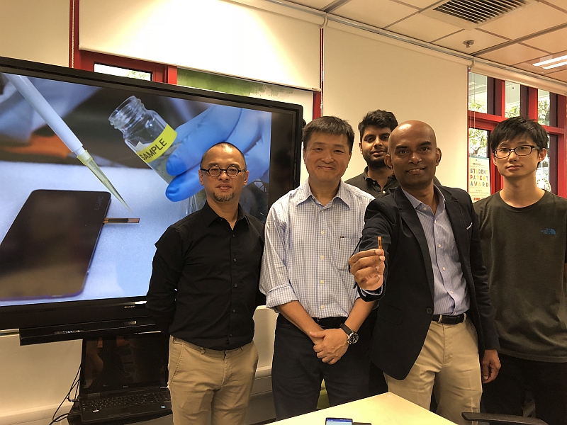 A group photo of CityU research team members including Professor Michael Lam Hon-wah (2nd from left), Dr Roy Vellaisamy (2nd from right), Yeung Chi-chung (1st from right) and Shishir Venkatesh (3rd from right) with CityU Technology Transfer Officer Dr Victor Lau