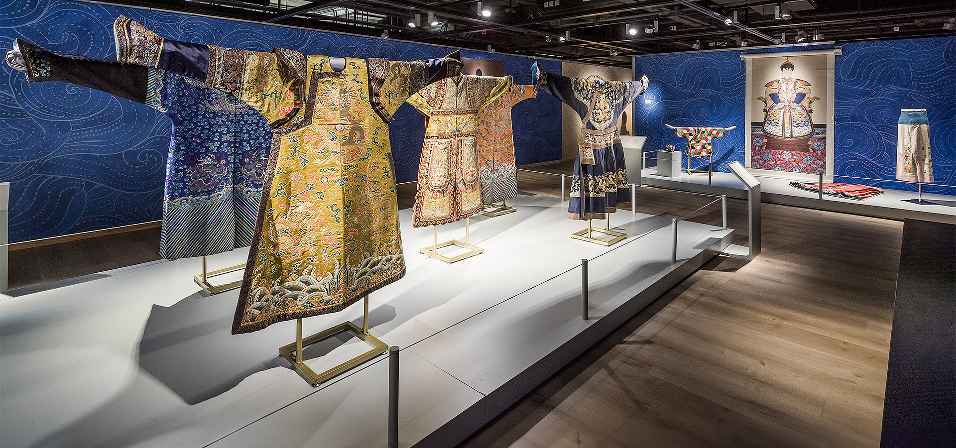 A Passion for Silk: The Road from China to Europe