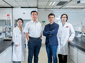 Prof. Wang Lidai (second from right) and Prof. Zhu Guangyu (second from left) and their research team, including Mr Liu Gongyuan (first from right) and Miss Chen Shu (first from left)
