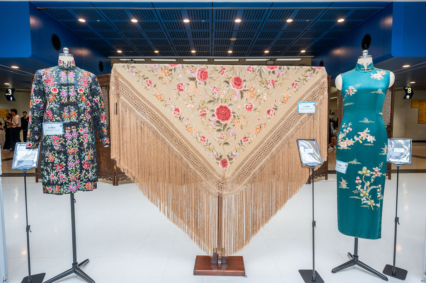 Guang Embroidery exhibition: the Manila Shawl