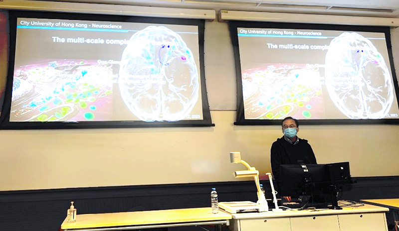 Prof. Guo-Qiang Bi delivered his talk titled “The Multi-Scale Complexity of the Brain”.