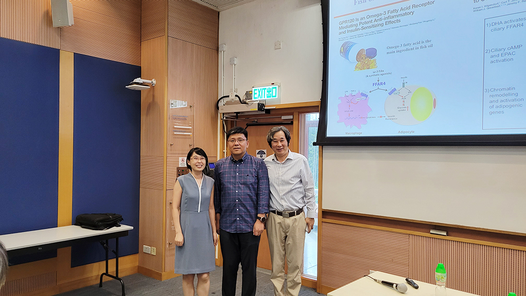 Professor SUN Jinpeng, Professor HE Jufang, and Professor SUN Hongyan gathered together for group photo.