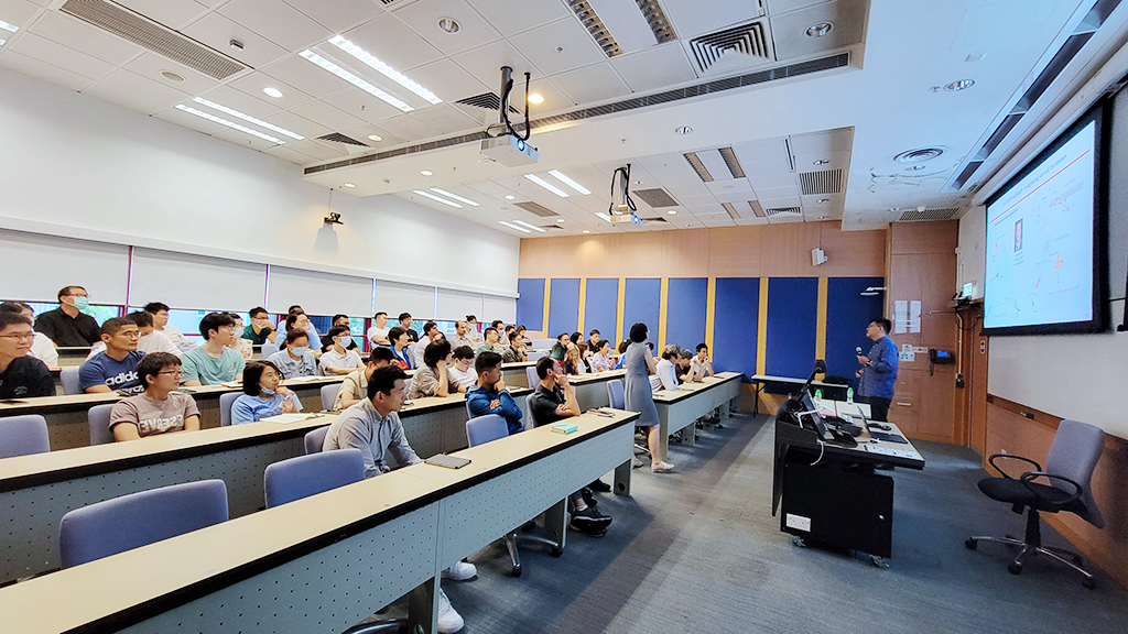 Professor Sun gave his seminar on “Discovery of membrane receptor subfamily to sense steroid hormones and the mechanism of force, itch and odor perception by GPCR”.