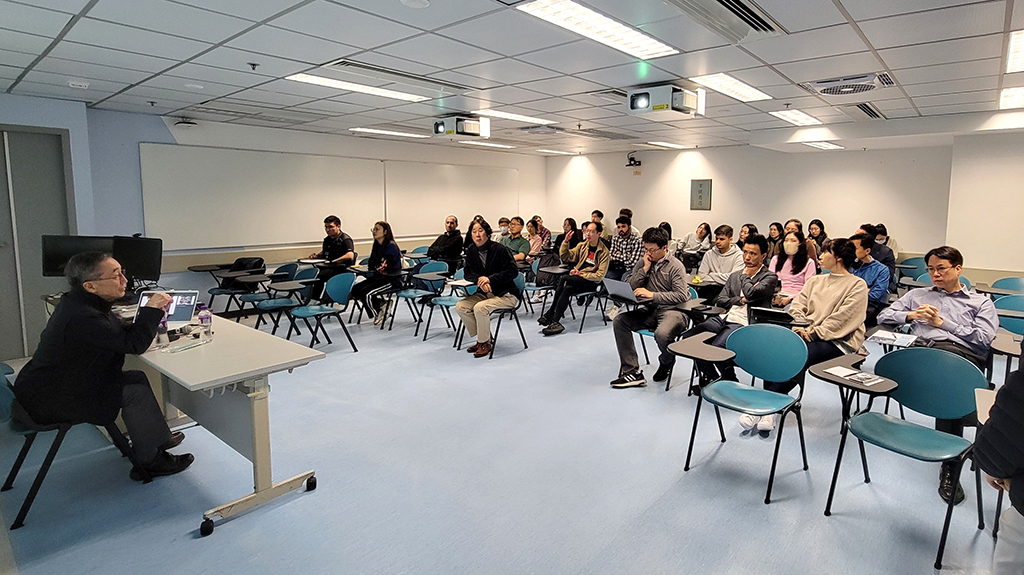 Researchers and students attended Prof. SHIN’s seminar.
