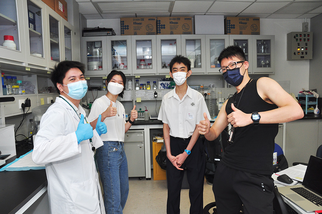 Hong Kong Brain Bee Competition finalists visited labs of CityU Neuroscience Photo 8.