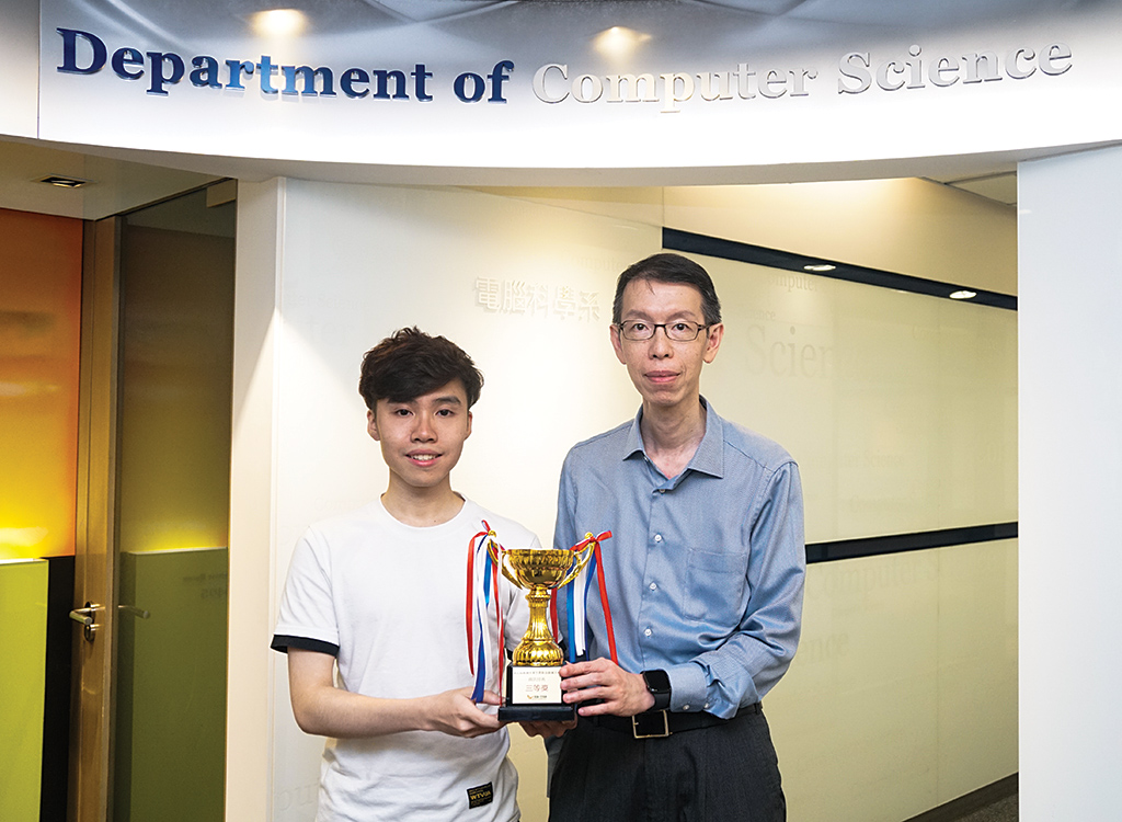 Dr Wong presents an award to a CS student who created an app for the visually impaired.