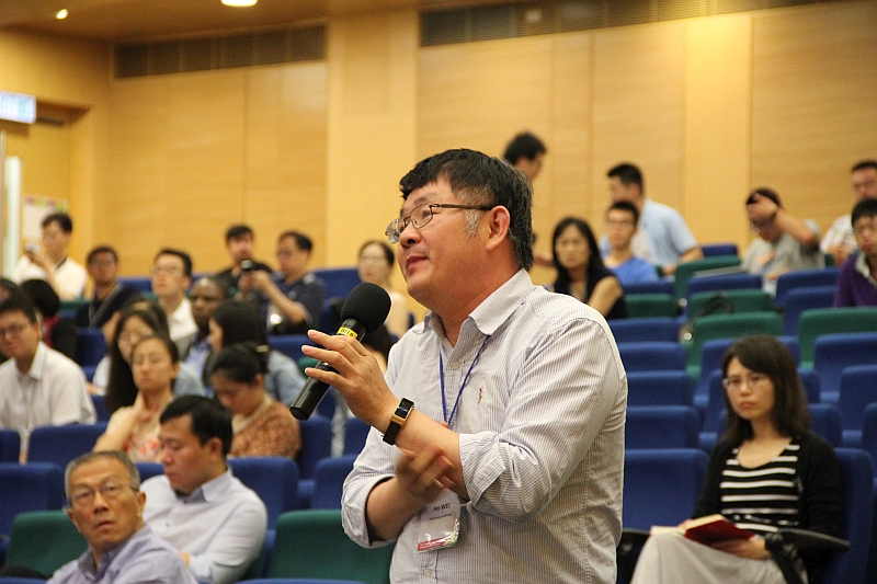 A series of conferences and lectures allows participants to have in-depth communications and ideas exchange with many international scholars. The photo shows Professor Fei Wei from Department of Chemical Engineering at Tsing Hua University.