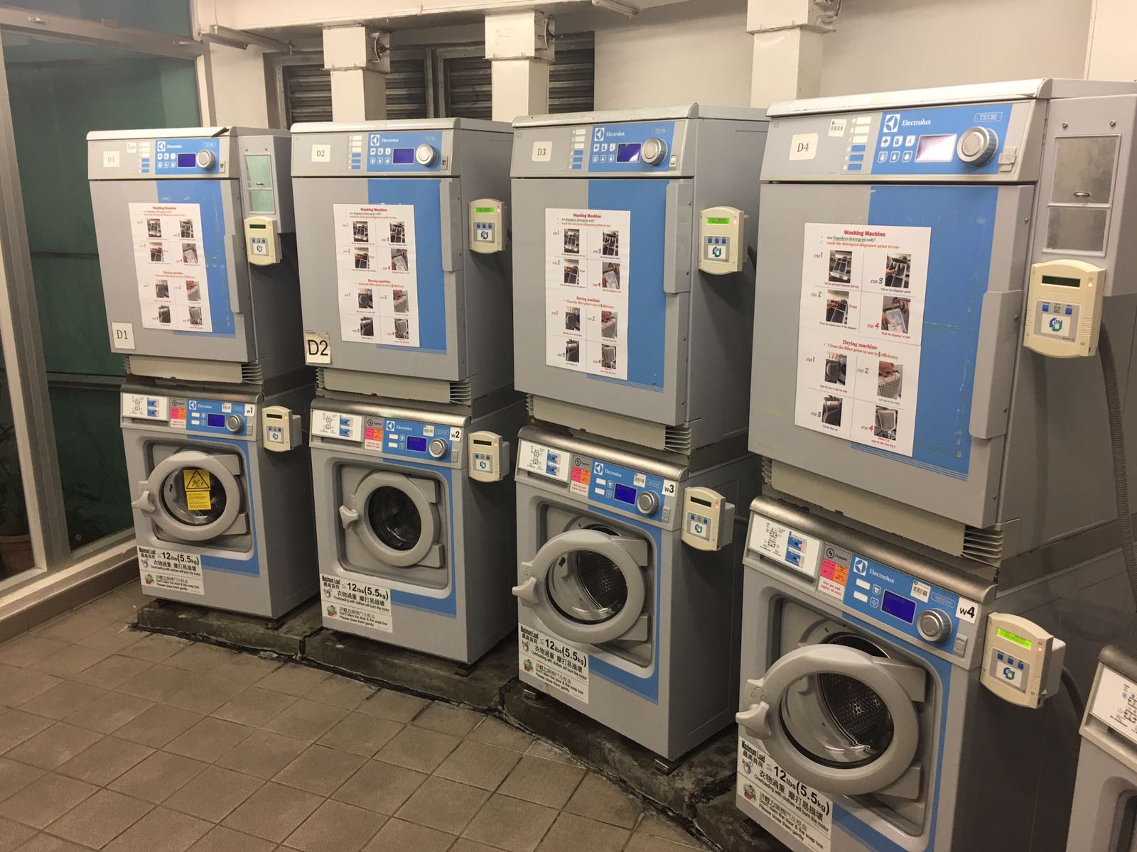 how to wash clothes at laundromat